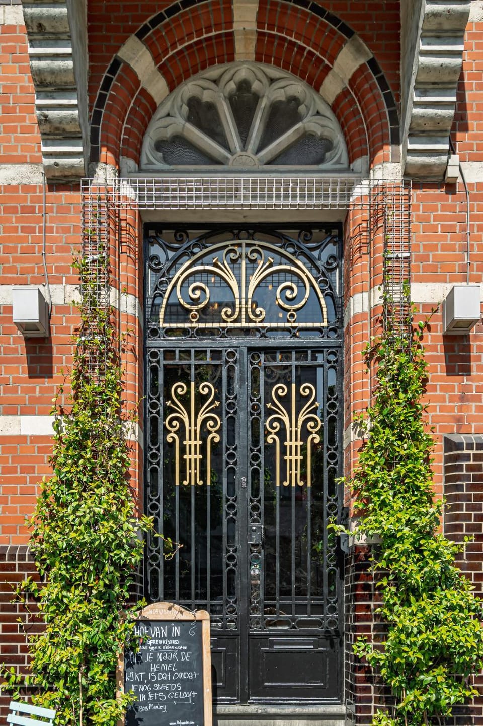 Property building, Facade/entrance