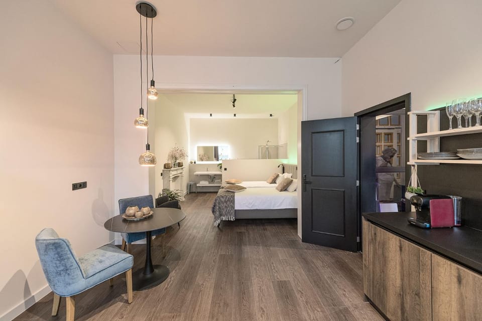 Bed, Kitchen or kitchenette, Photo of the whole room, Bedroom, minibar