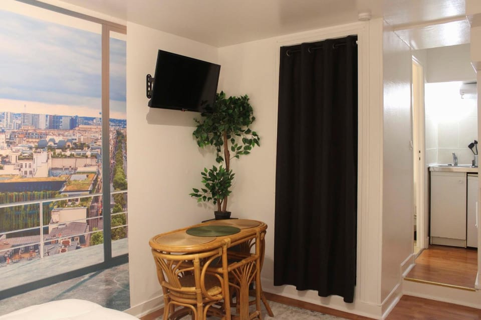 Cozy Studio near Montparnasse Station Apartment in Paris