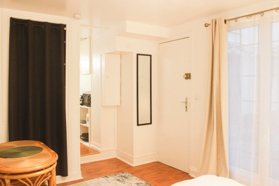 Cozy Studio near Montparnasse Station Apartment in Paris