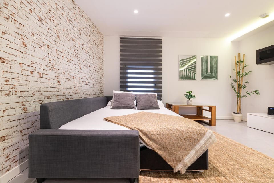 Bed, Living room