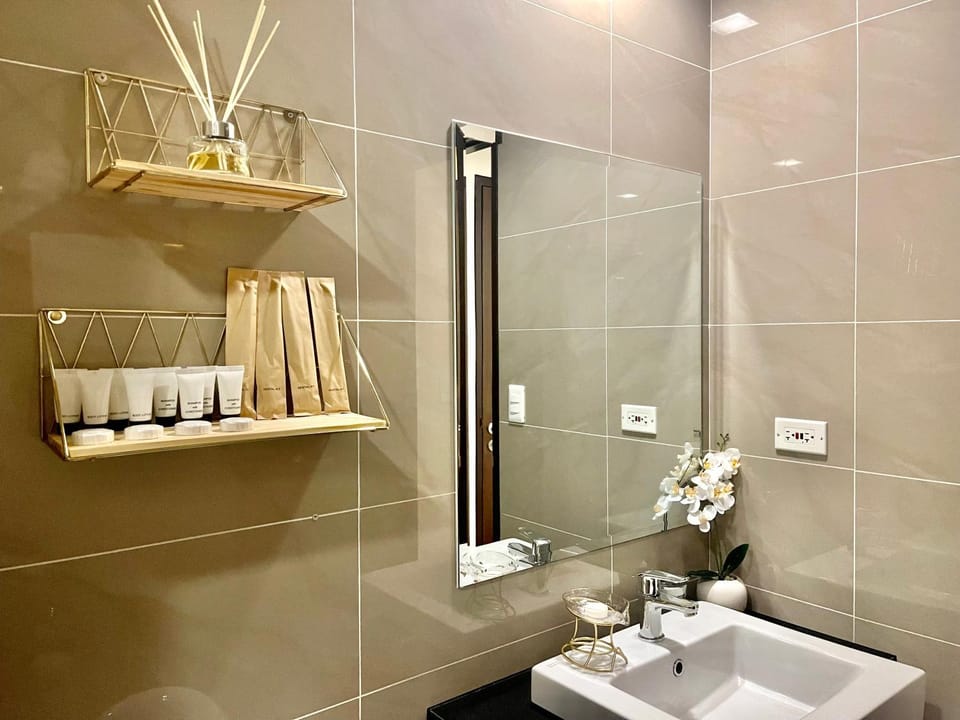 Shower, Bathroom, towels