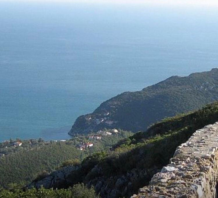 Casa do Farol da Arrábida House in Setúbal, Portugal
