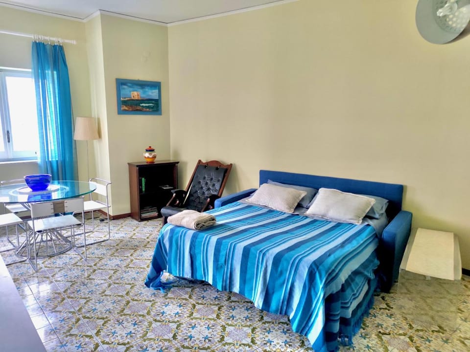 Bed, Living room, Photo of the whole room, Seating area, Bedroom