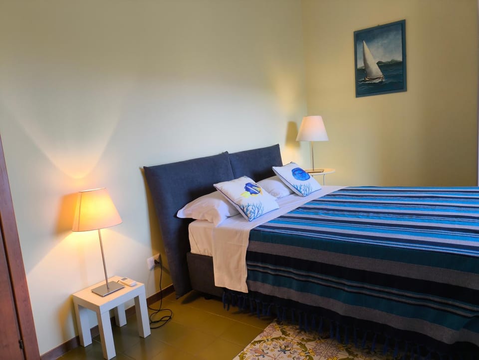 Bed, Balcony/Terrace, Photo of the whole room, wardrobe, air conditioner