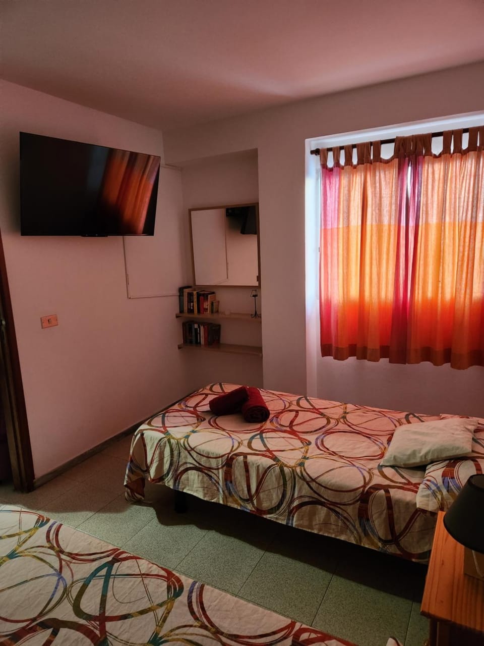 Bed, TV and multimedia, Bedroom