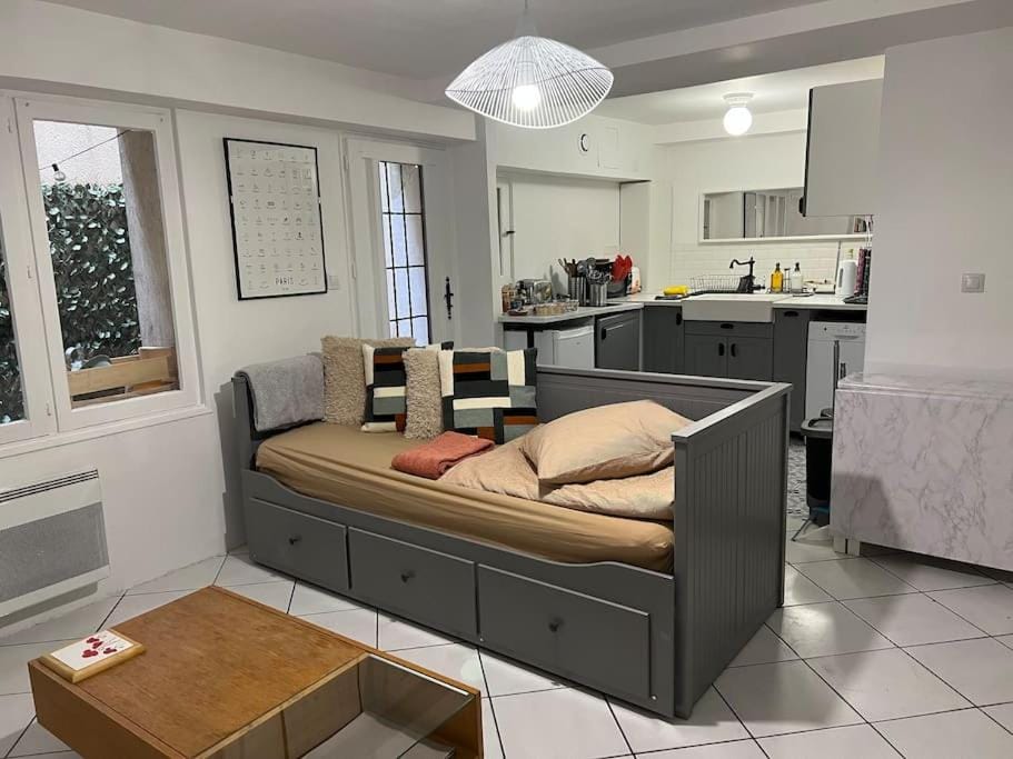 Paris in 10 min, Cosy apartment with a courtyard Apartment in Puteaux