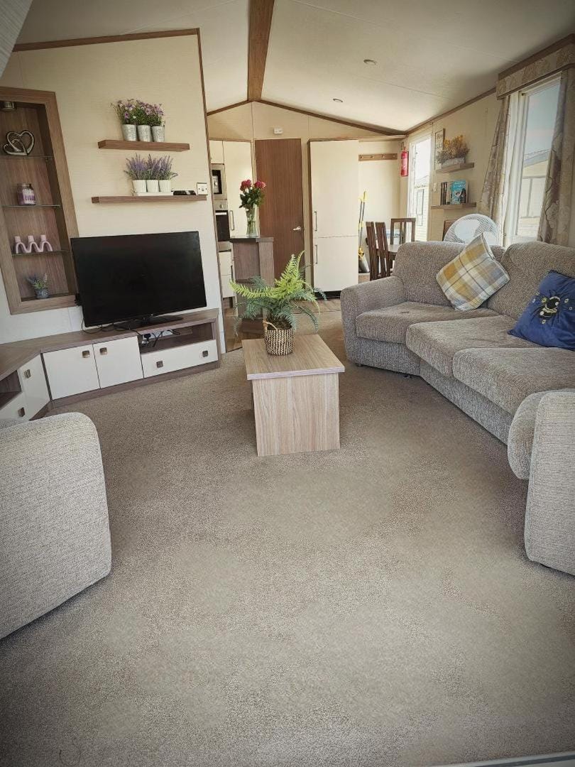 Modern caravan Robin Hood Rhyl Apartment in Rhyl