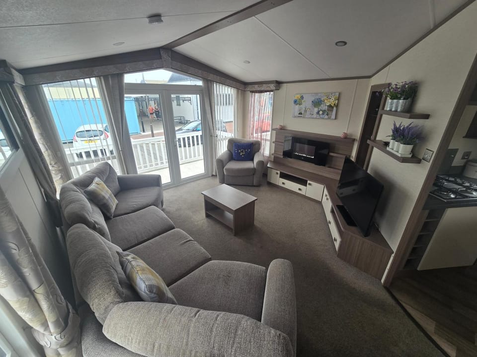 Modern caravan Robin Hood Rhyl Apartment in Rhyl