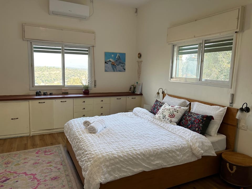 Bedroom, air conditioner