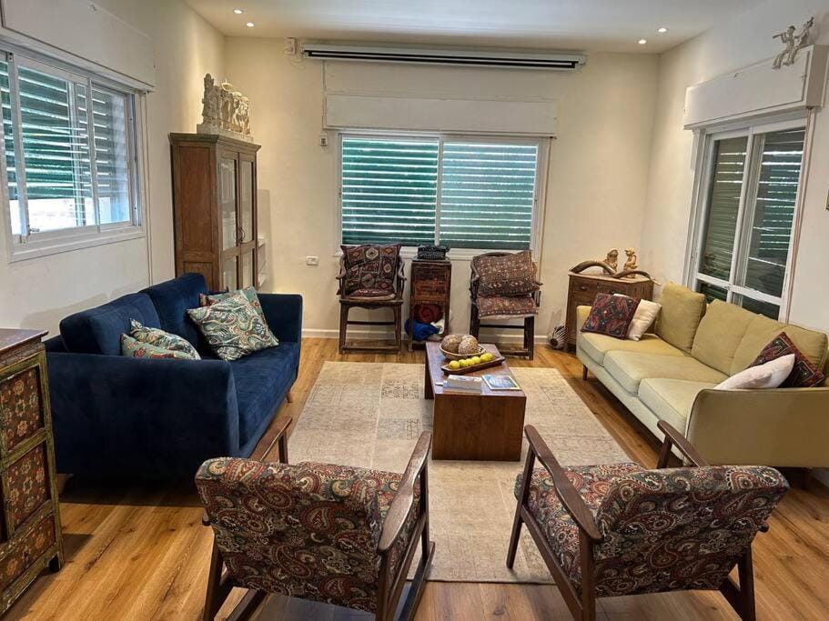 Living room, Seating area