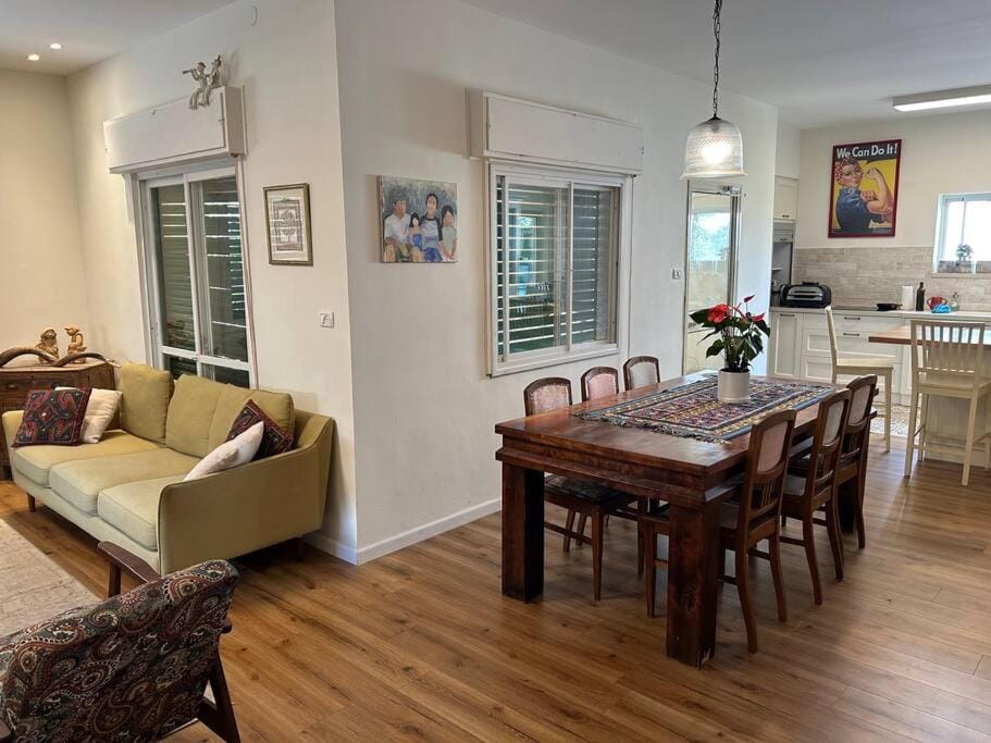 Seating area, Dining area