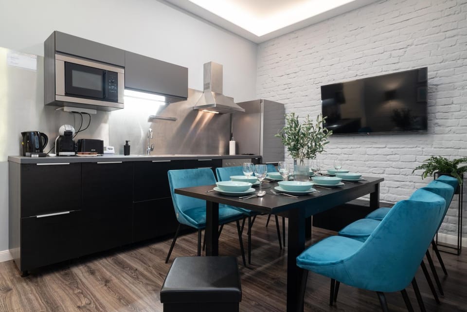 TV and multimedia, Coffee/tea facilities, Kitchen or kitchenette, Living room, Photo of the whole room, Dining area, Meals, dishwasher, internet, internet, minibar, stove, toaster, kitchen, air conditioner