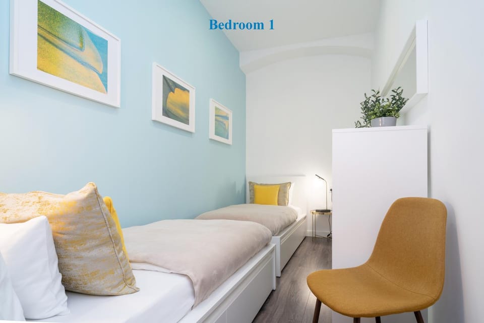 Bed, Photo of the whole room, Decorative detail, Bedroom, internet, internet, wardrobe