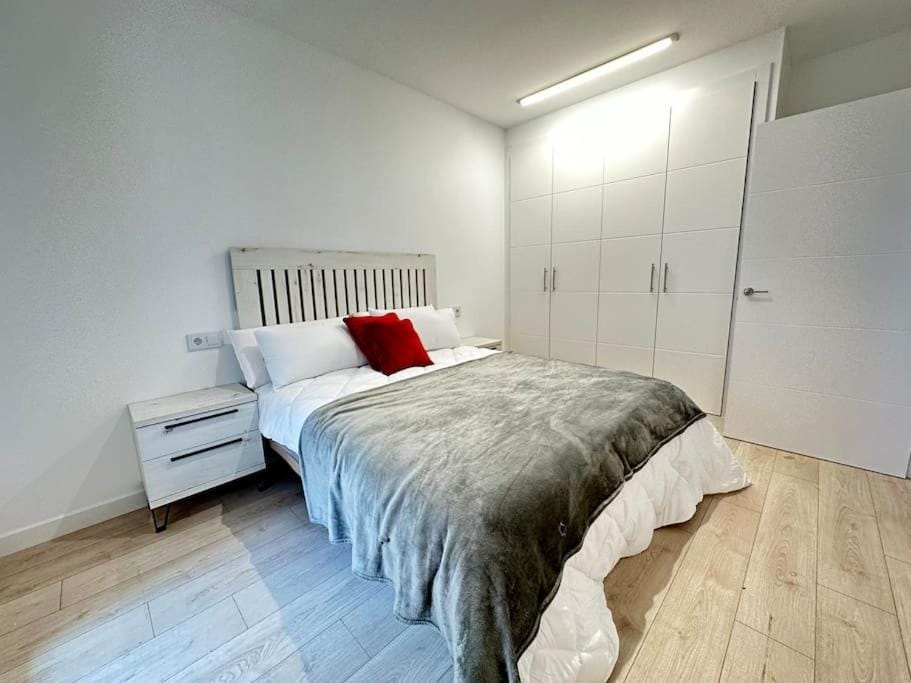 Jacinto Benavente 15, 1A con Parking gratis by YBH Apartment in Vigo