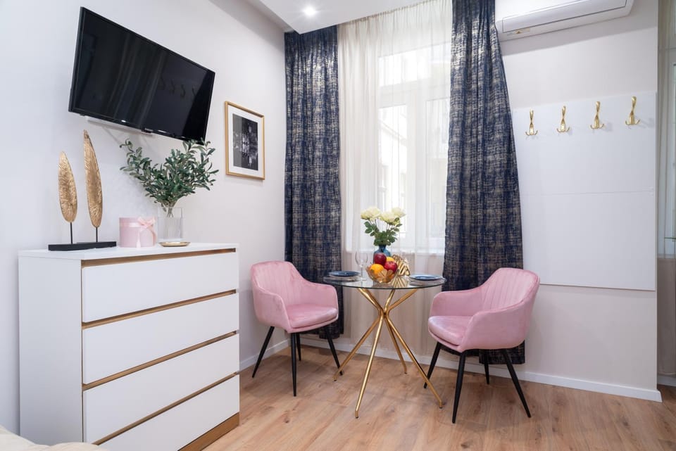TV and multimedia, Seating area, Inner courtyard view, heating, internet, internet, air conditioner