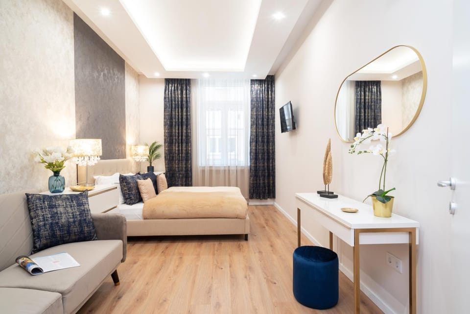 Bed, TV and multimedia, Photo of the whole room, Seating area, Bedroom, Quiet street view, heating, internet, air conditioner