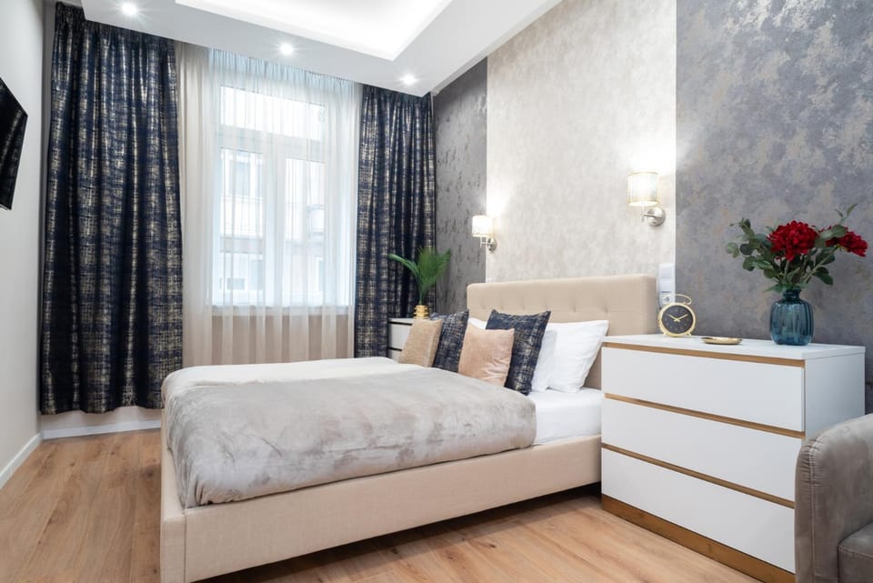 Bed, TV and multimedia, Photo of the whole room, Bedroom, Quiet street view, heating, internet, wardrobe, air conditioner