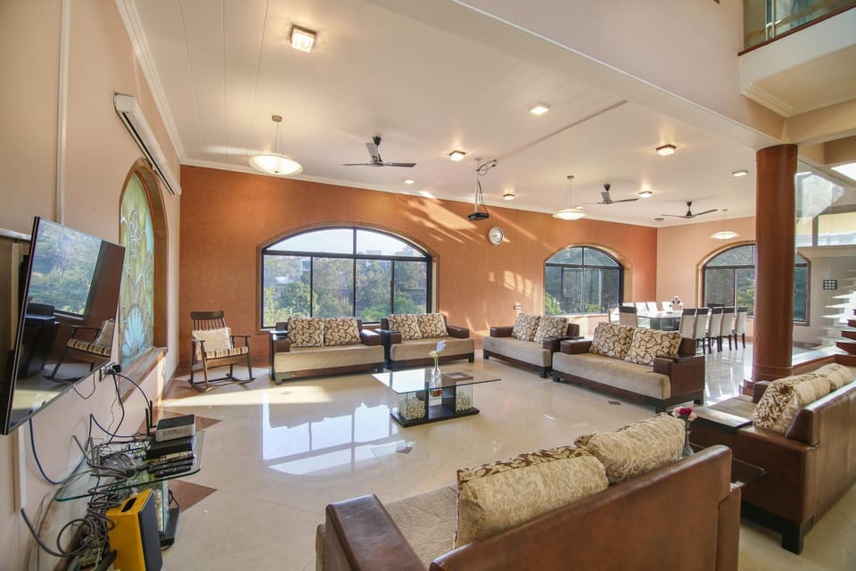 Communal lounge/ TV room, TV and multimedia, Living room, Seating area, Evening entertainment, fireplace