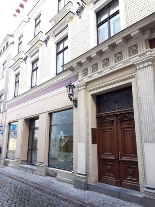Property building, Facade/entrance, Day