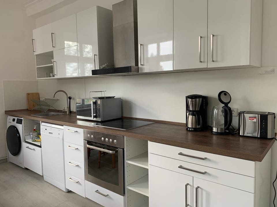 Coffee/tea facilities, Kitchen or kitchenette, dishwasher, minibar, oven, pet friendly, stove, toaster, washing machine, dryer