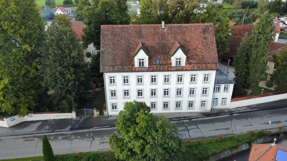 Property building, Bird's eye view, Street view