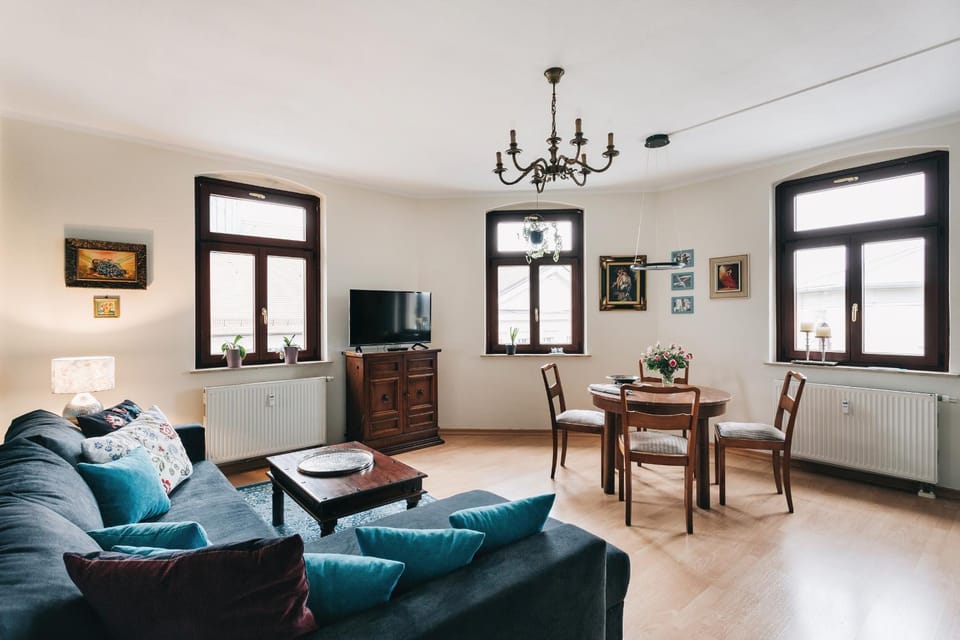 Communal lounge/ TV room, TV and multimedia, Living room, Seating area