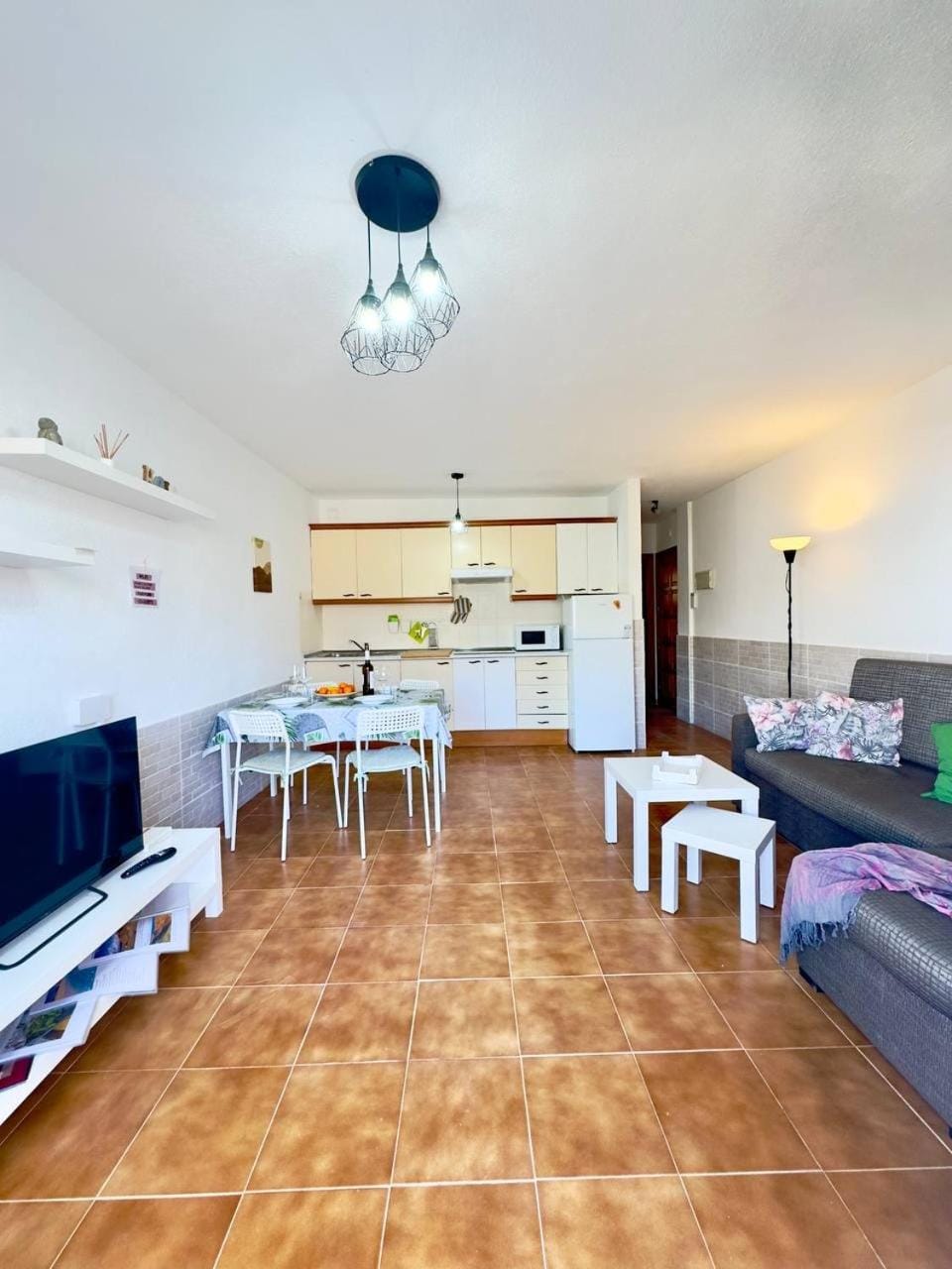 Kitchen or kitchenette, Living room, Seating area, Dining area