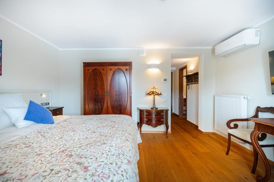 Hotel Maroggo Schenke Fränkisches Wirtshaus am Main Hotel in Veitshöchheim