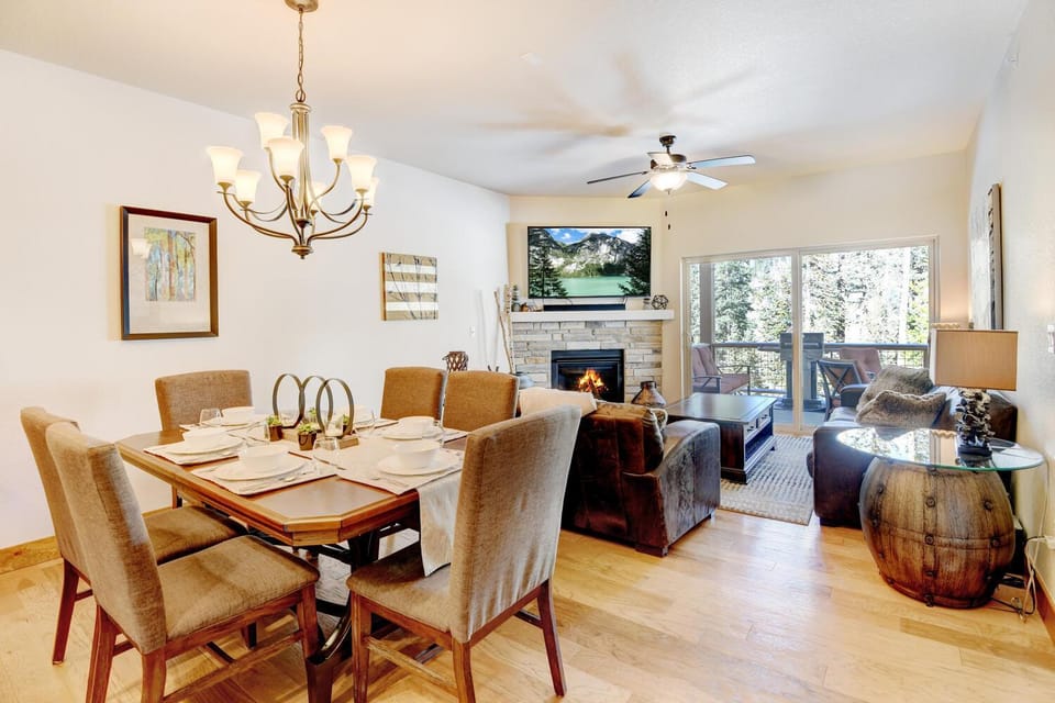 Living room, Floor plan, Dining area
