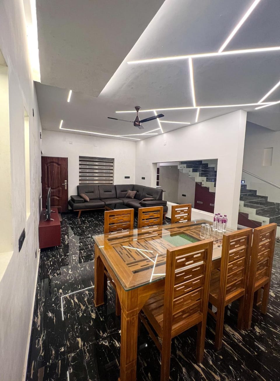 TV and multimedia, Living room, Dining area, fireplace