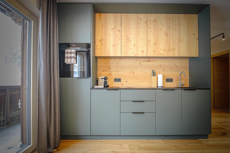 Coffee/tea facilities, Kitchen or kitchenette, dishwasher, minibar, stove, kitchen