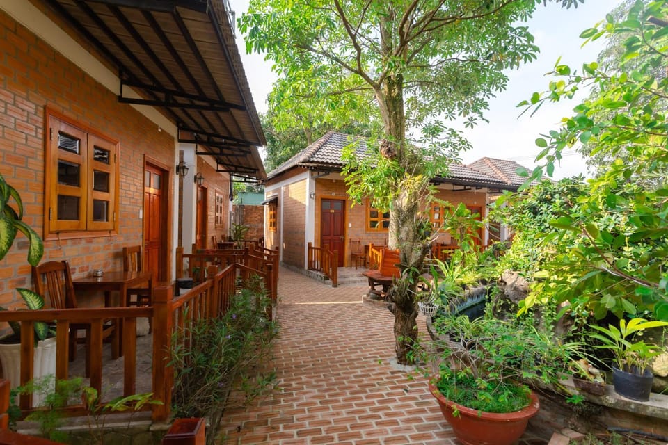 Property building, Spring, Day, Garden view