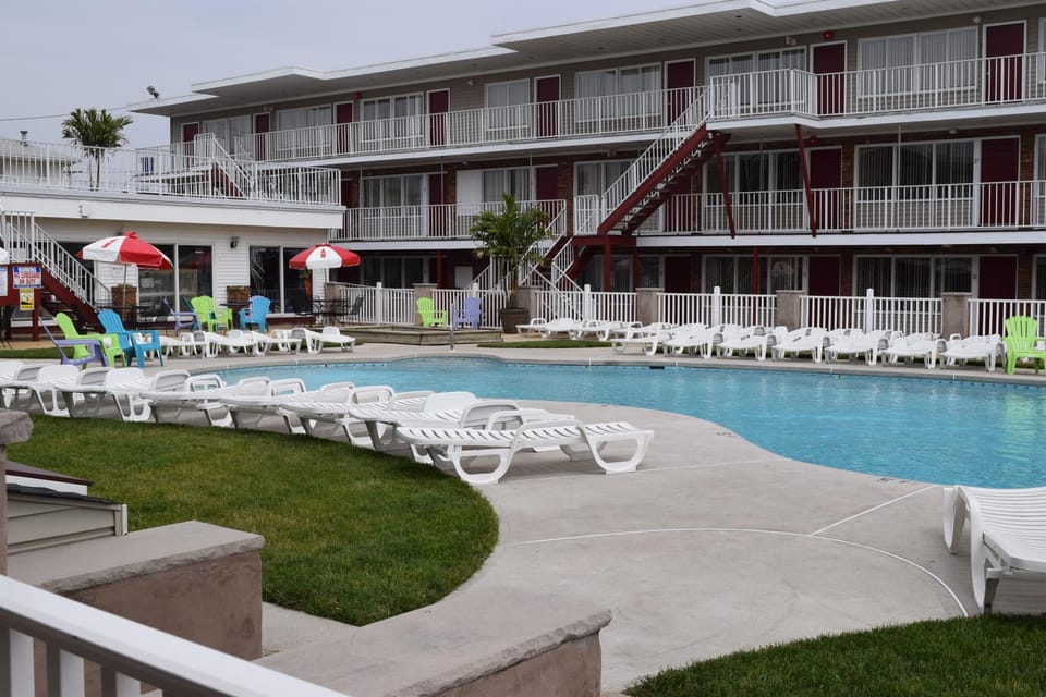 Property building, Day, Swimming pool, Swimming pool