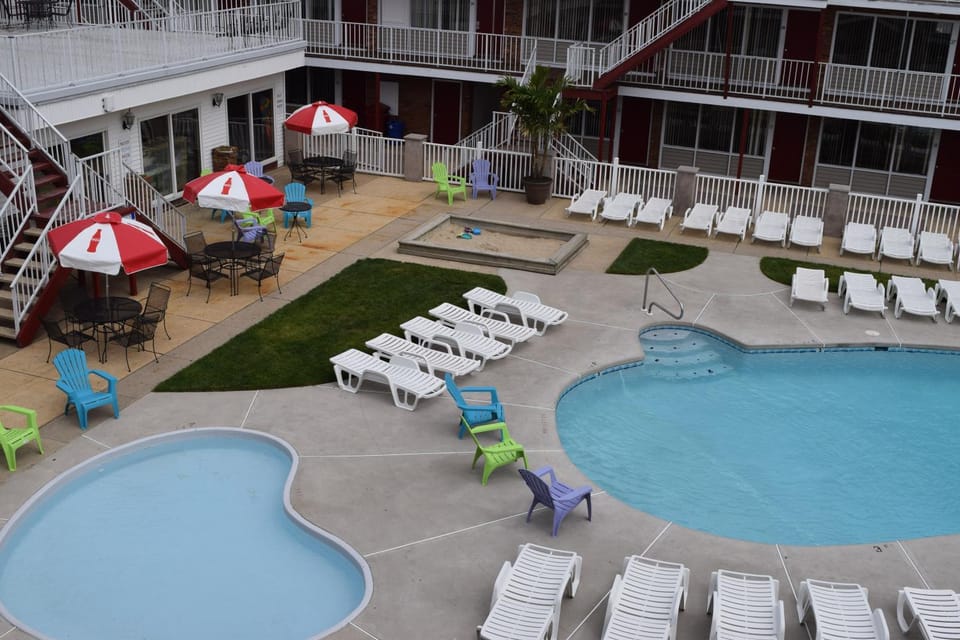 Swimming pool, Swimming pool
