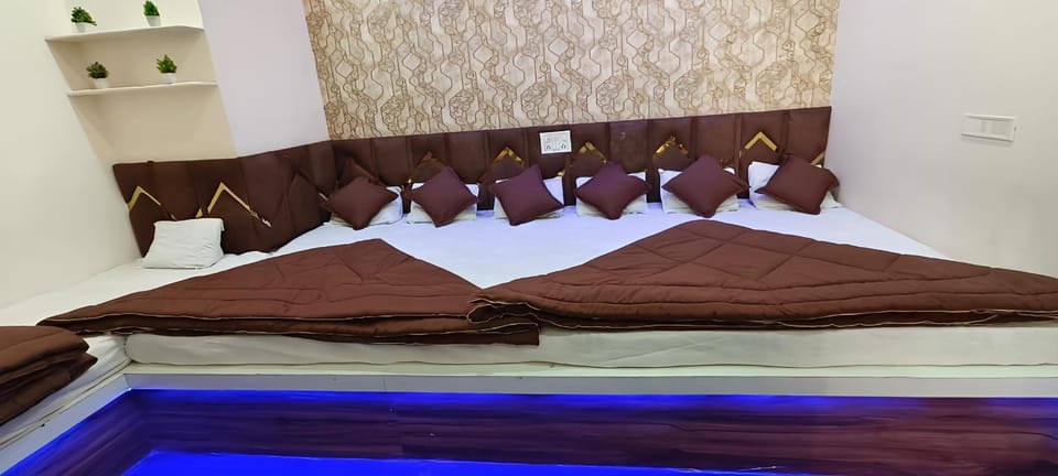 Bed, bunk bed