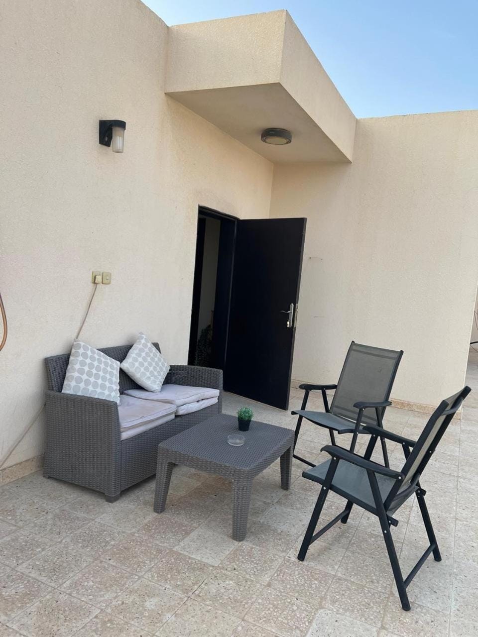 شقه عائليه بمدخل خاص Apartment in Riyadh
