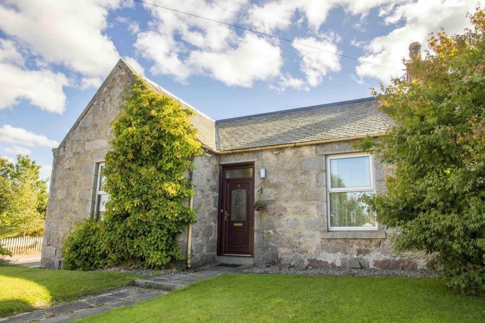 Douglas Cottage - Seasgair Lodges House in Boat of Garten