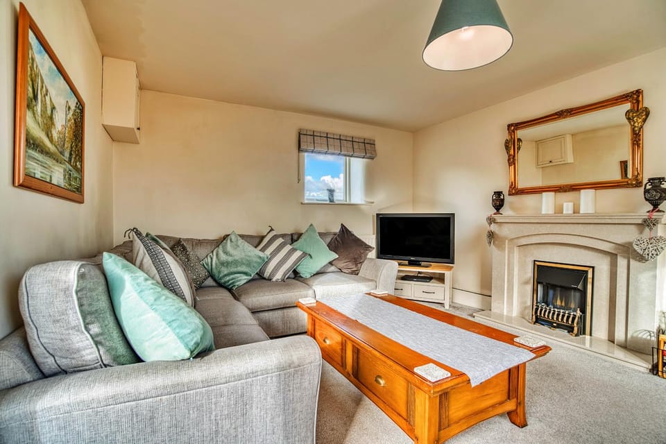 Communal lounge/ TV room, TV and multimedia, Living room, Seating area, Evening entertainment, flat iron