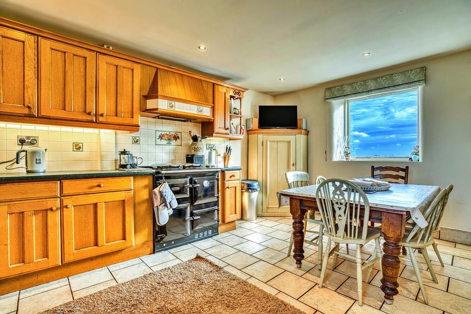 TV and multimedia, Kitchen or kitchenette, Dining area, pet friendly, stove