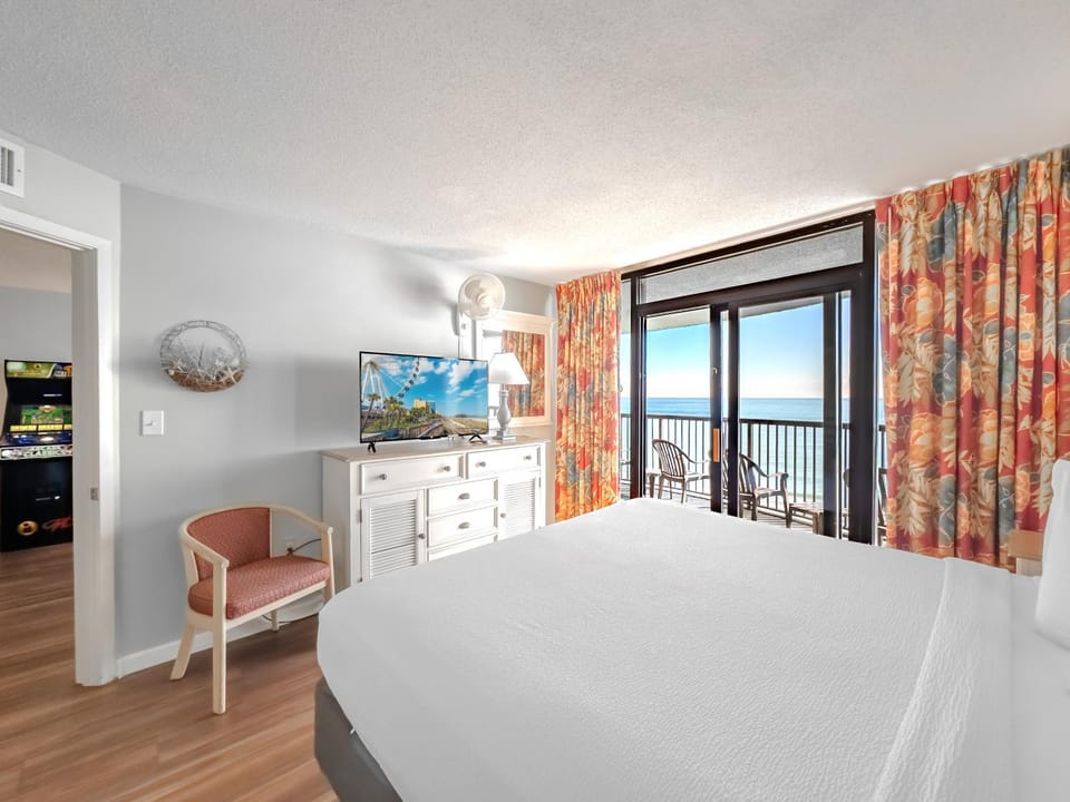 Direct Oceanfront 3 bedroom Condo - Compass Cove Mariner Tower 1415 House in Myrtle Beach