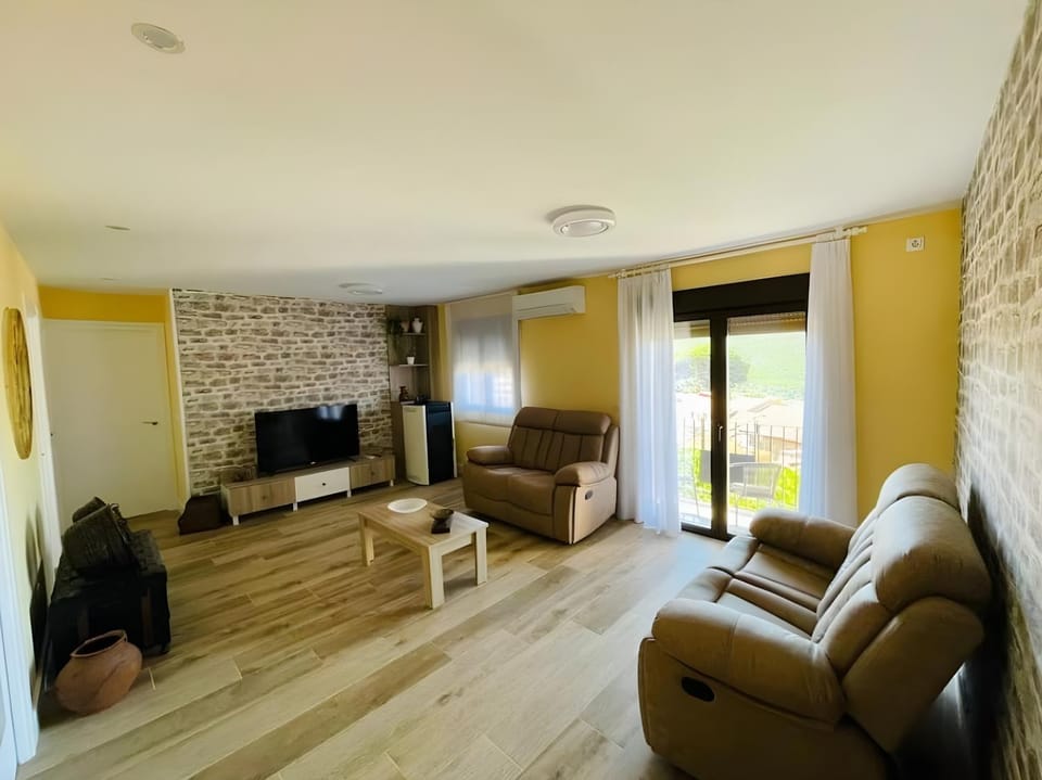 TV and multimedia, Balcony/Terrace, Living room