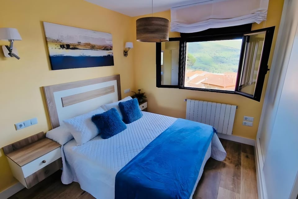 Bed, Bedroom, Mountain view
