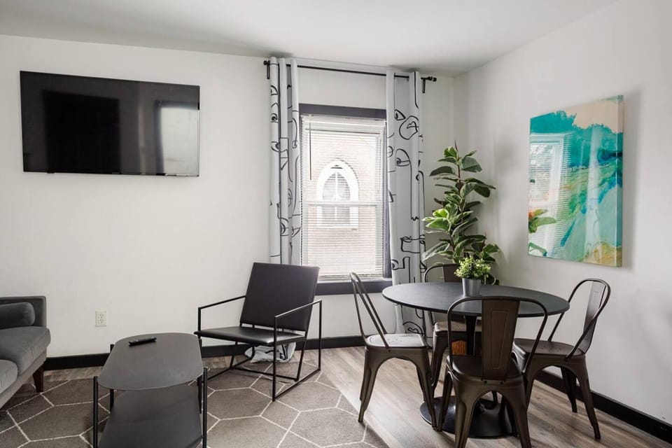 Charming 1BR,1BA Gem with Free Parking in Philly Apartment in Philadelphia