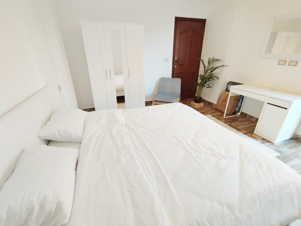 white Bear royal Apartment in Cairo Governorate