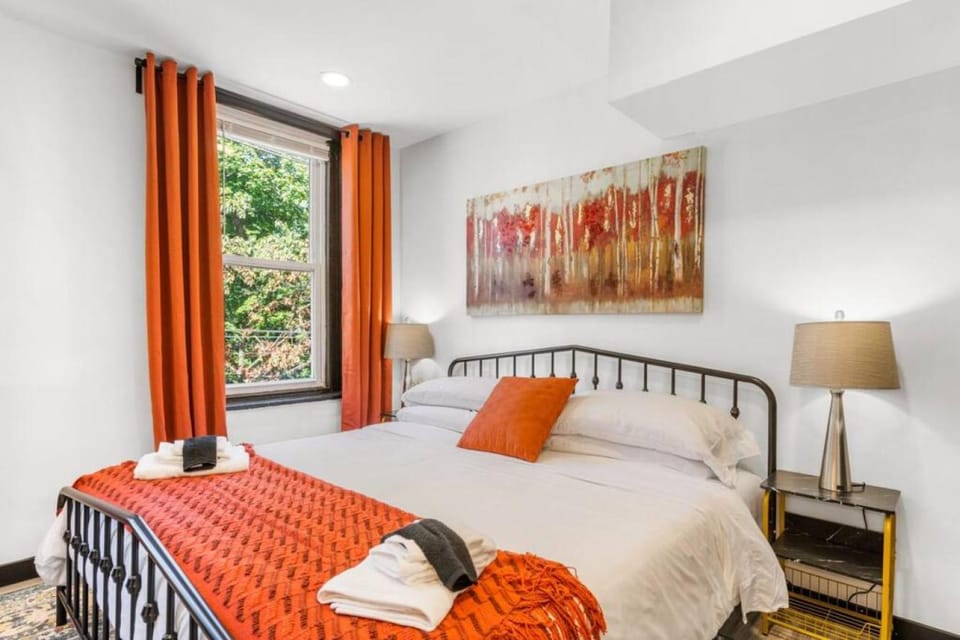 Cozy 2BR,1BA Retreat for 6 with Free Parking in Philly Apartment in Philadelphia