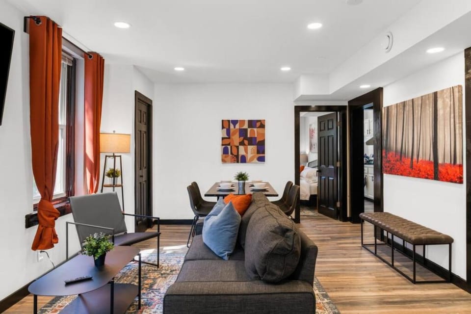 Cozy 2BR,1BA Retreat for 6 with Free Parking in Philly Apartment in Philadelphia