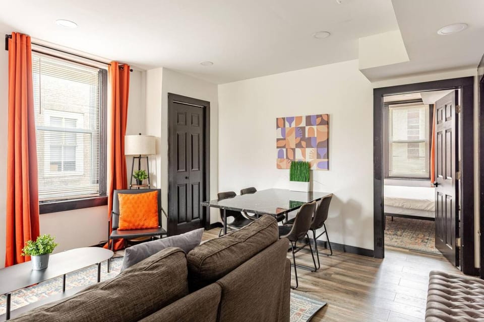 Cozy 2BR,1BA Retreat for 6 with Free Parking in Philly Apartment in Philadelphia