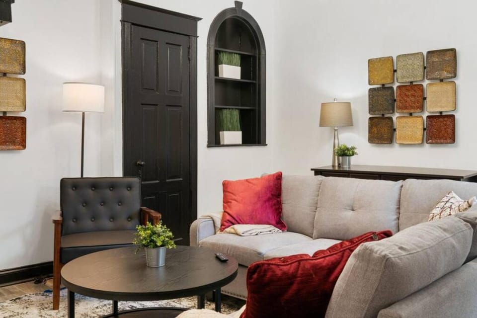 Spacious 3BR, 3BA Philly Retreat for 8 with Free Parking Apartment in Philadelphia