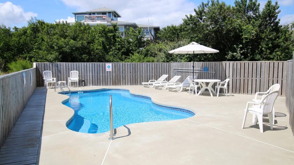 Oceanside, 6 BRs, Private Pool, Ocean Views, Foosball, O2, Topside House in Duck